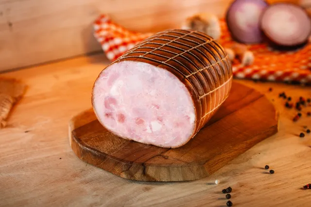 Maso Jičín Uzená rolovaná plec na chleba