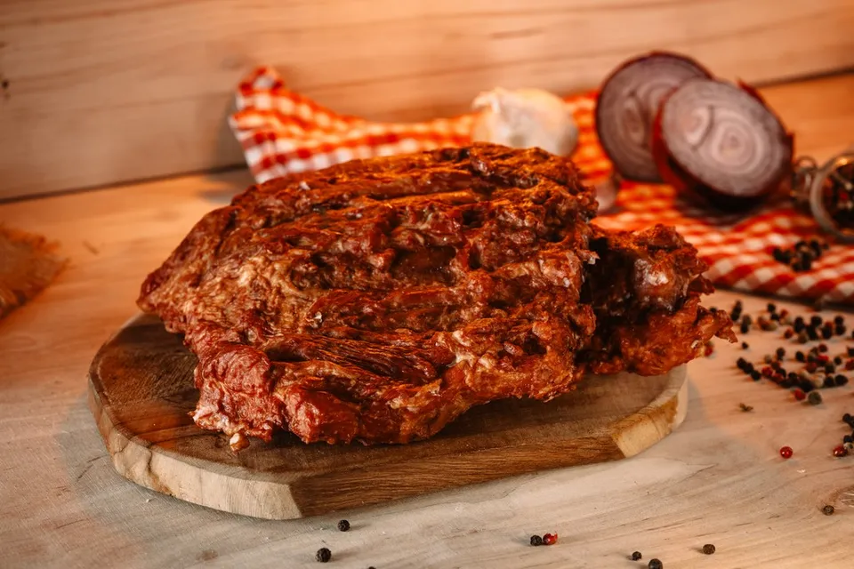 Maso Jičín Uzená vepřová žebra z pečeně žebra kosti
