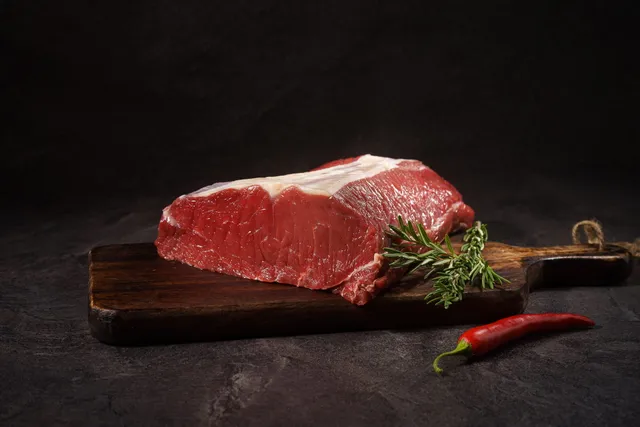 Maso do domu Hovězí roštěnec vysoký 1 kg steaky