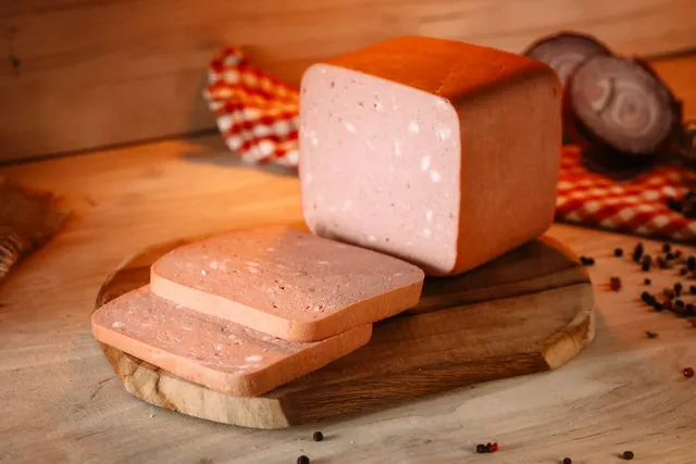 Maso Jičín Tábornická sekaná pečená
